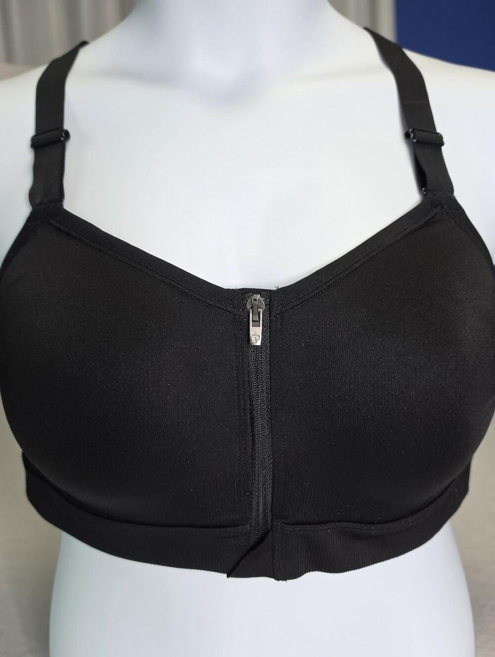 PINK Victoria's Secret Seamless Air Front Close High-Impact Black Sports Bra XL
